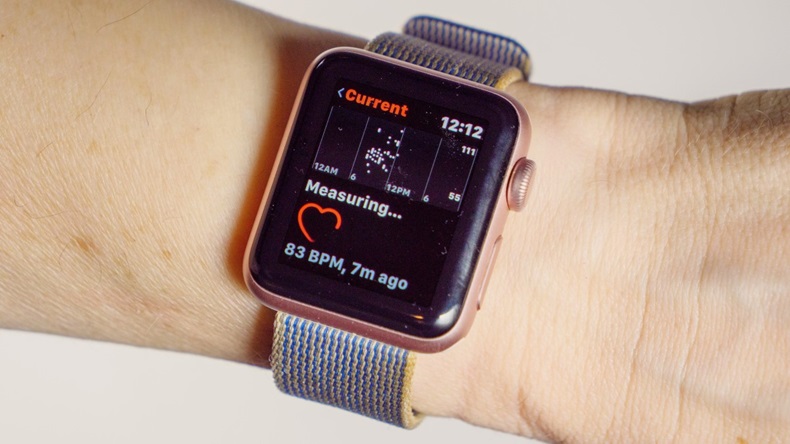 An Apple Watch measuring heartbeat